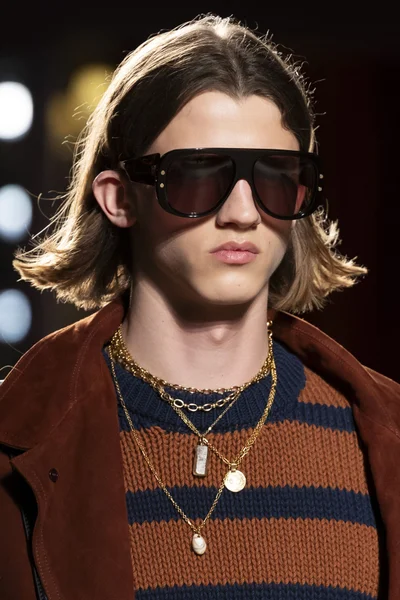 Look 24